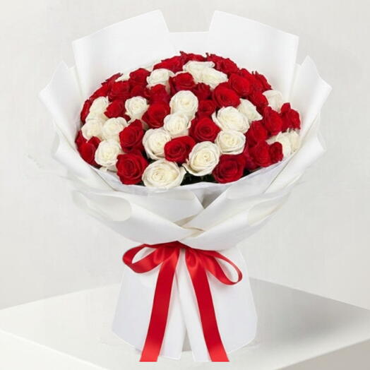 99 Желаний _ Роскошный красно-белый букет роз для годовщины или дня рождения