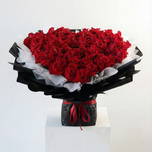 Букет-сердце из 99 красных роз – идеальная валентинка