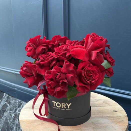 15 rosas rojas en una caja