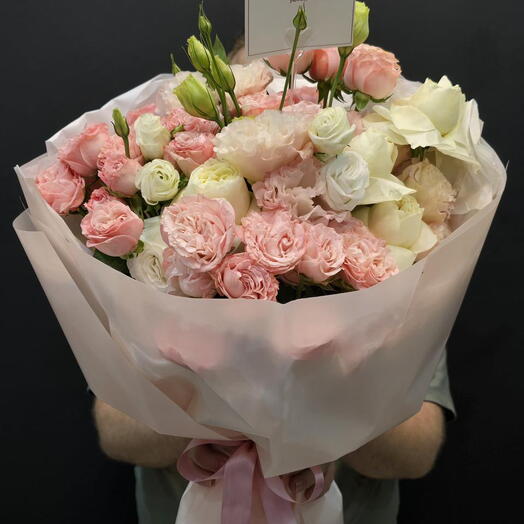 PINK LISANTHIUS  GARDEEN SPREY ROSE  IN A BQT