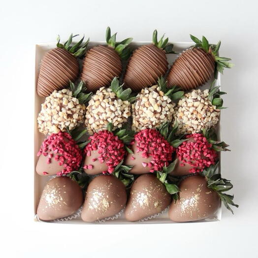 Premium Chocolate Covered Strawberries Gift Box