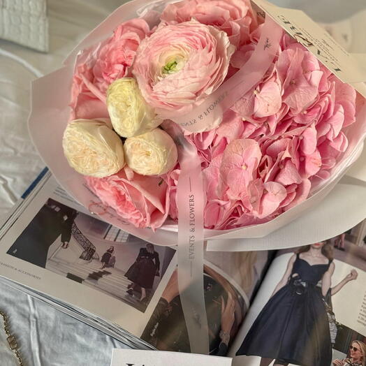 Pink flowers bouquet with roses and ranunculus