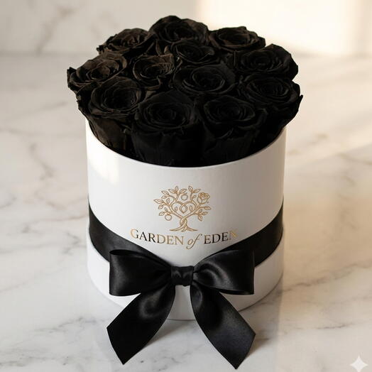 Minuit en blanc 11 roses noires dans une boîte blanche de luxe