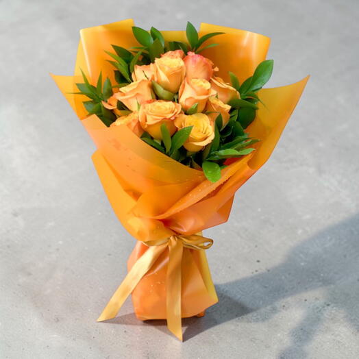 Ramo de 12 rosas naranjas