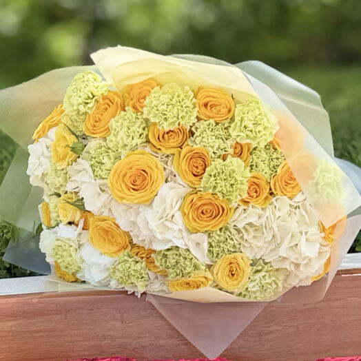 Sunny day|Premium roses| Hydrangeas| Same day delivery