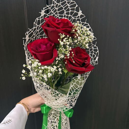 Scarlet Grace – 3 Red Roses