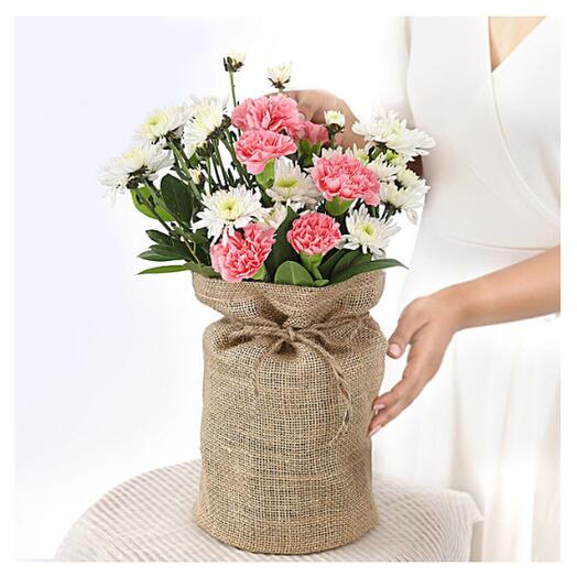 Цветы в джуте