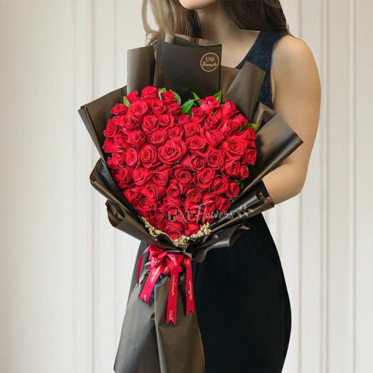 Ramo en forma de corazón de rosas rojas medianoche🖤