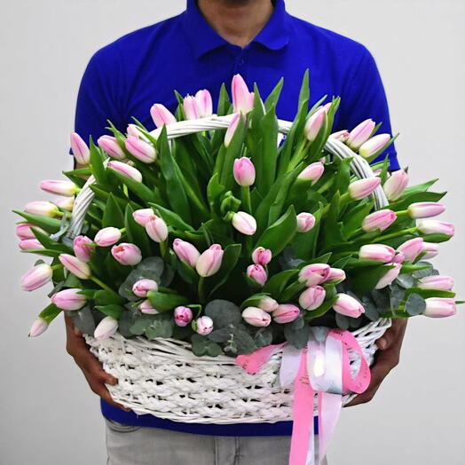 Корзина тюльпанов