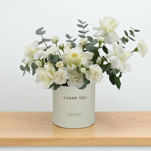 Эфирно-белая коробка цветов «Спасибо»