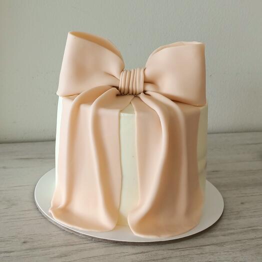 Elegant Bow Cake