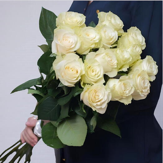 19 белых роз