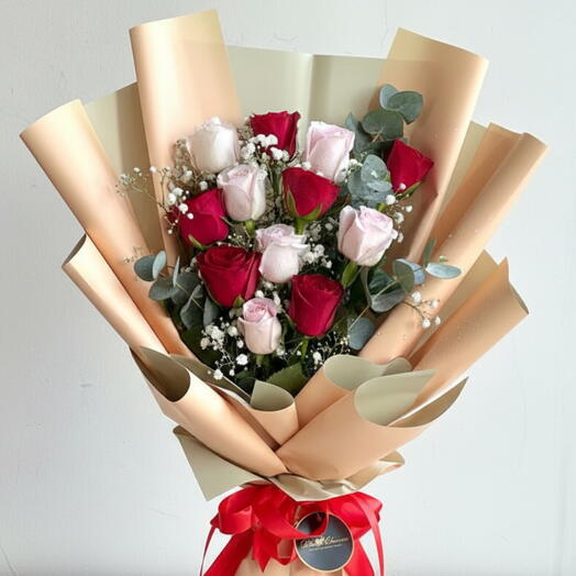 11 Red Pink Roses Bouquet