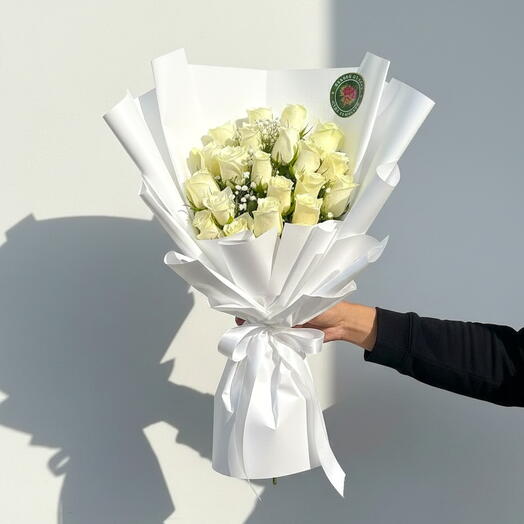 Букет из 21 белой розы