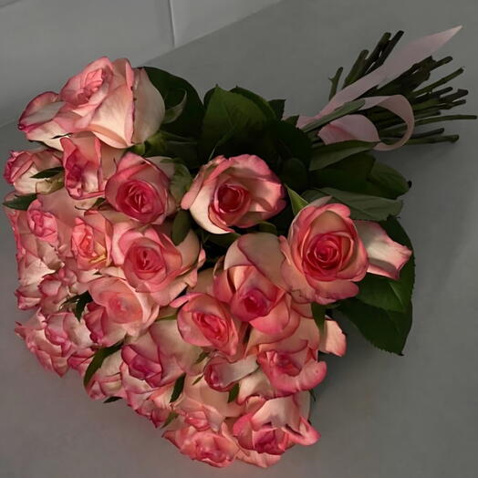 Премиальный роскошный букет из 20 розовых роз