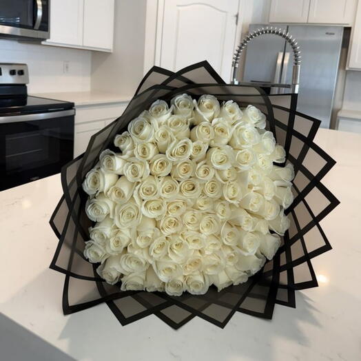 Luxurious 30 White Roses Bouquet