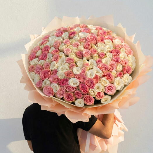 Большой бело-розовый букет