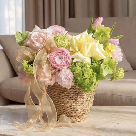 «Marrakesh» basket (size S) — ranunculus, rose, eustoma, tulip, helleborus