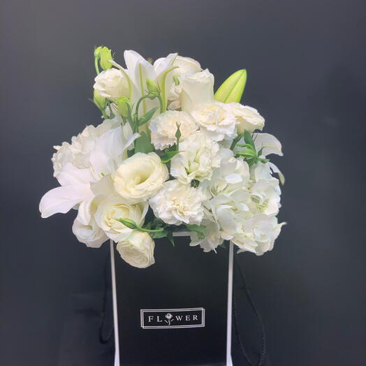 КАСАБЛАНКА ГОРТЕНЗИЯ ЛИЗИАНТУС РОЗЫ В КОРОБКЕ