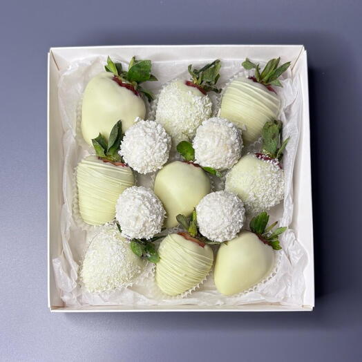 White chocolate strawberries Gift set "Rafaello"