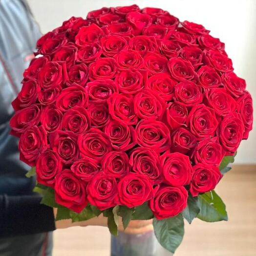 Букет Deuarn из 69 красных роз – классическая романтическая цветочная композиция для празднования любви
