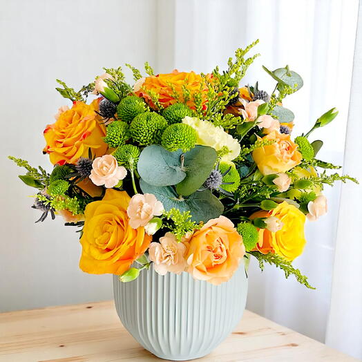 Премиальная композиция из оранжевых роз в вазе - свежий цветочный декор