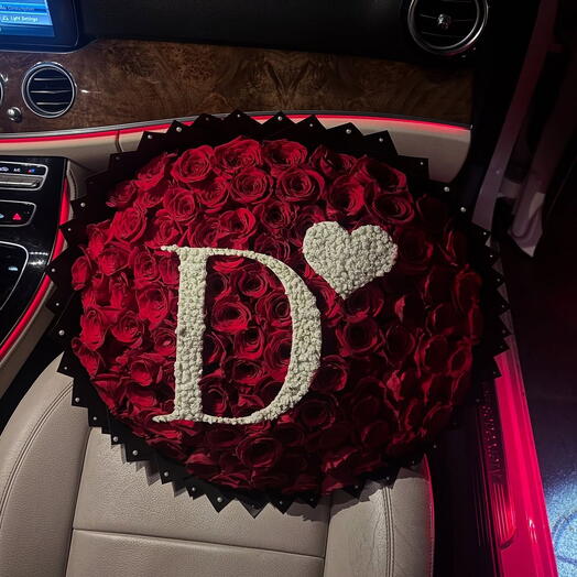 Роскошный букет из 100 роз с открыткой