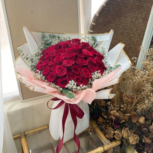 Букет из 60 красных роз