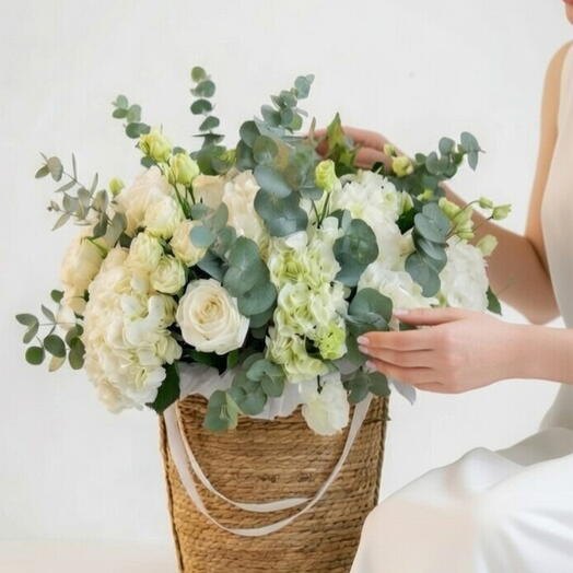 Корзина белой элегантности