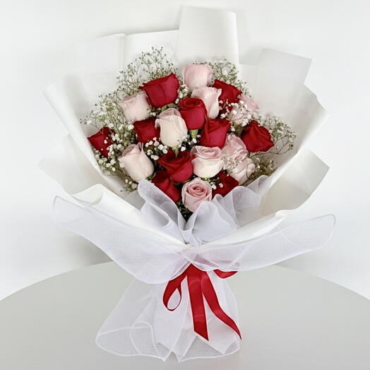 Sweet Harmony15 Pink   Red Rose Bouquet