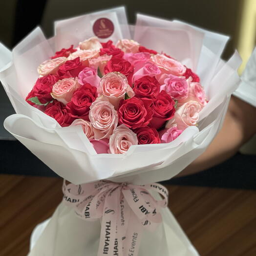 باقة سيغنتشر بينك توليفة من الورود الحمراء -1110