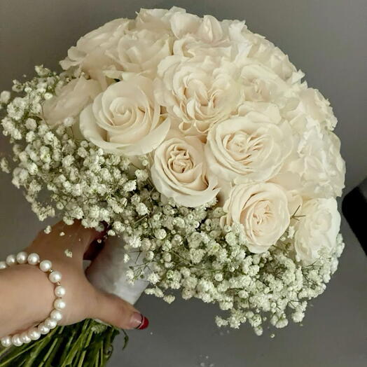 باقة زفاف من 10 ورود بيضاء