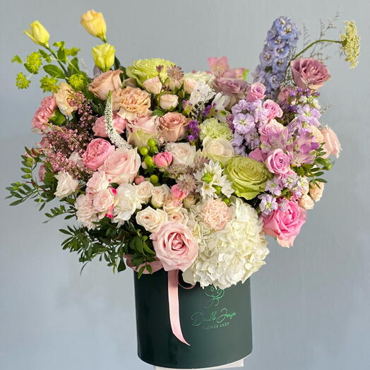 Box flower arrangement Fresh air