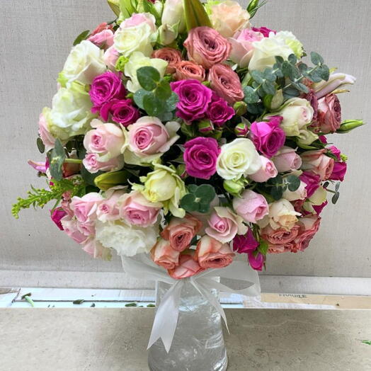 Mix rose vase arrangement
