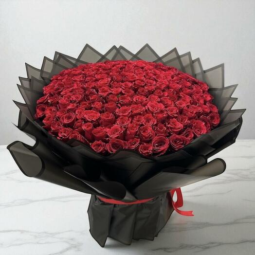 200 red roses