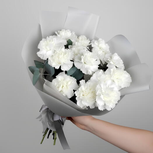 Pure Grace – 15 White Carnations