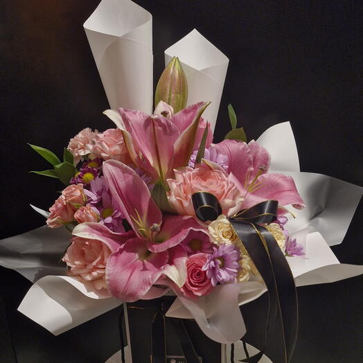 Pink lilies and rose