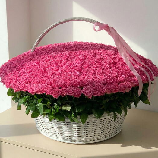 Корзина из 500 розовых роз