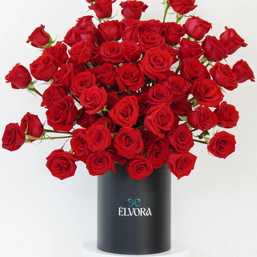 Коробка с красными розами «Crimson Delight»