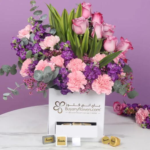 Coffret séduisant de fleurs et de chocolats