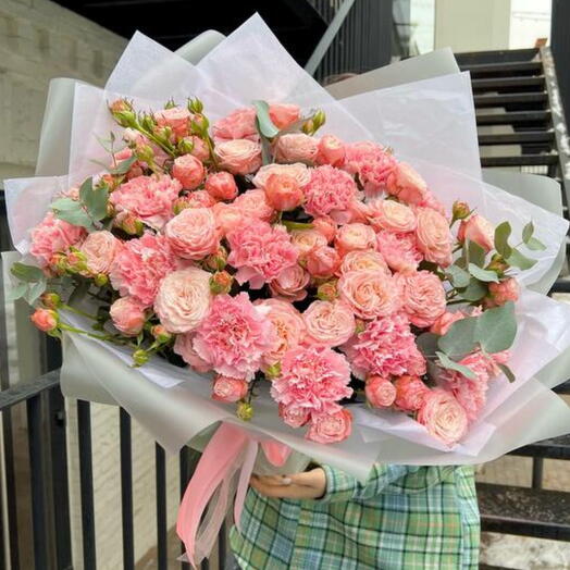 Bouquet  of Carnation and Roses  6117