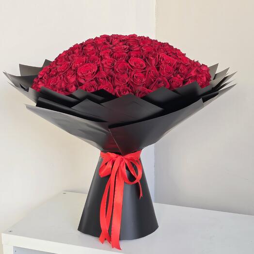 151 Red roses