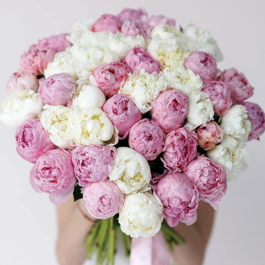 Princess: Bouquet de 50 pivoines blanches et roses pâles