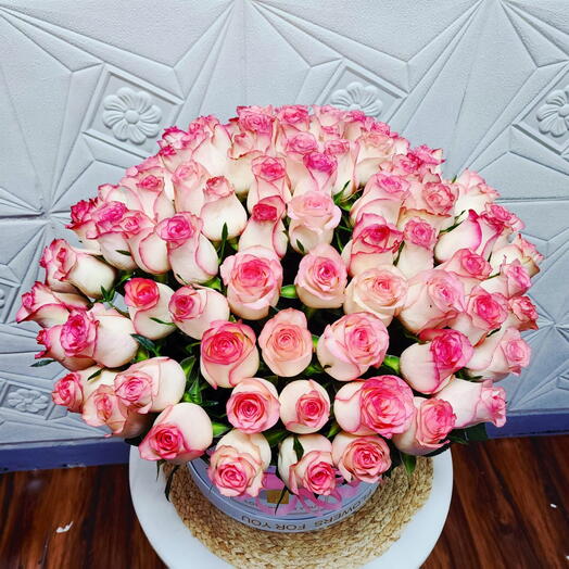 Коробка из 101 розы розового цвета