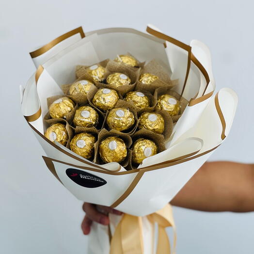 Букет из 16 Ferrero Rocher