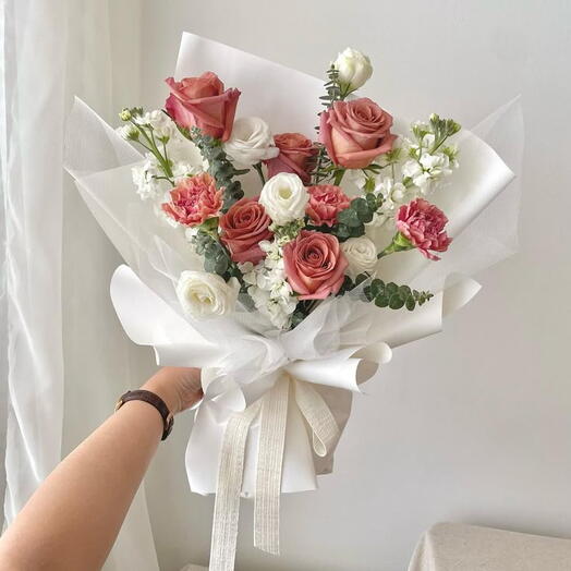 Elegant mixed bouquet