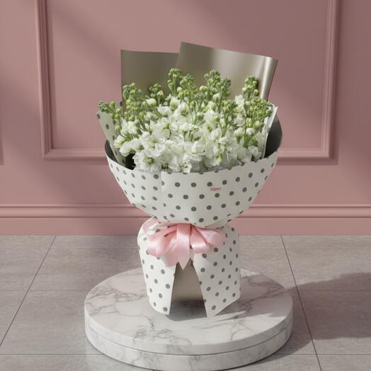 bouquet of 15 white matiols