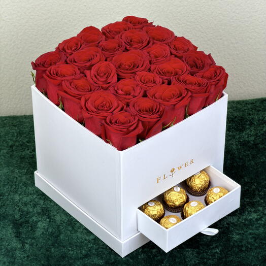 Pearl Romance – 25 Red Roses   Ferrero Rocher Box