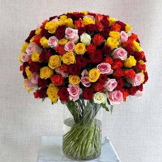 151 Vase en verre avec roses mixtes-505