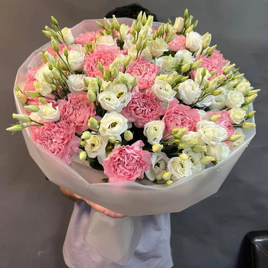 РОЗОВАЯ ГВОЗДИКА   ЛИЗИАНТУС В БУКЕТЕ